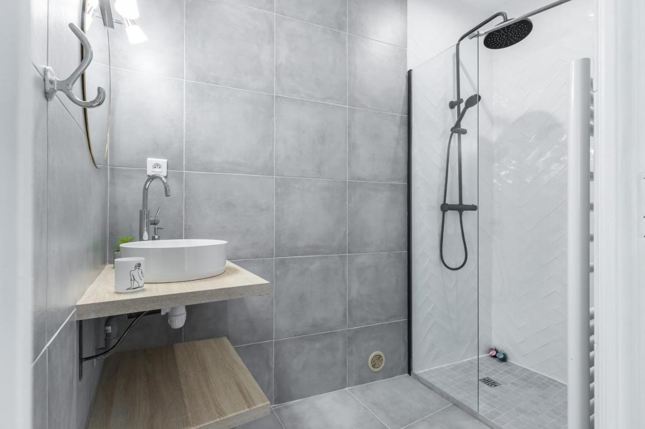 Le 323 Prom - 2 Chambres - Ac - Parking - Tram Et Supermarche Proches - Front De Mer Nice Bagian luar foto